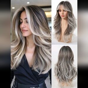 BRAND NEW ** Elegant Ash Blonde Ombre Wig
